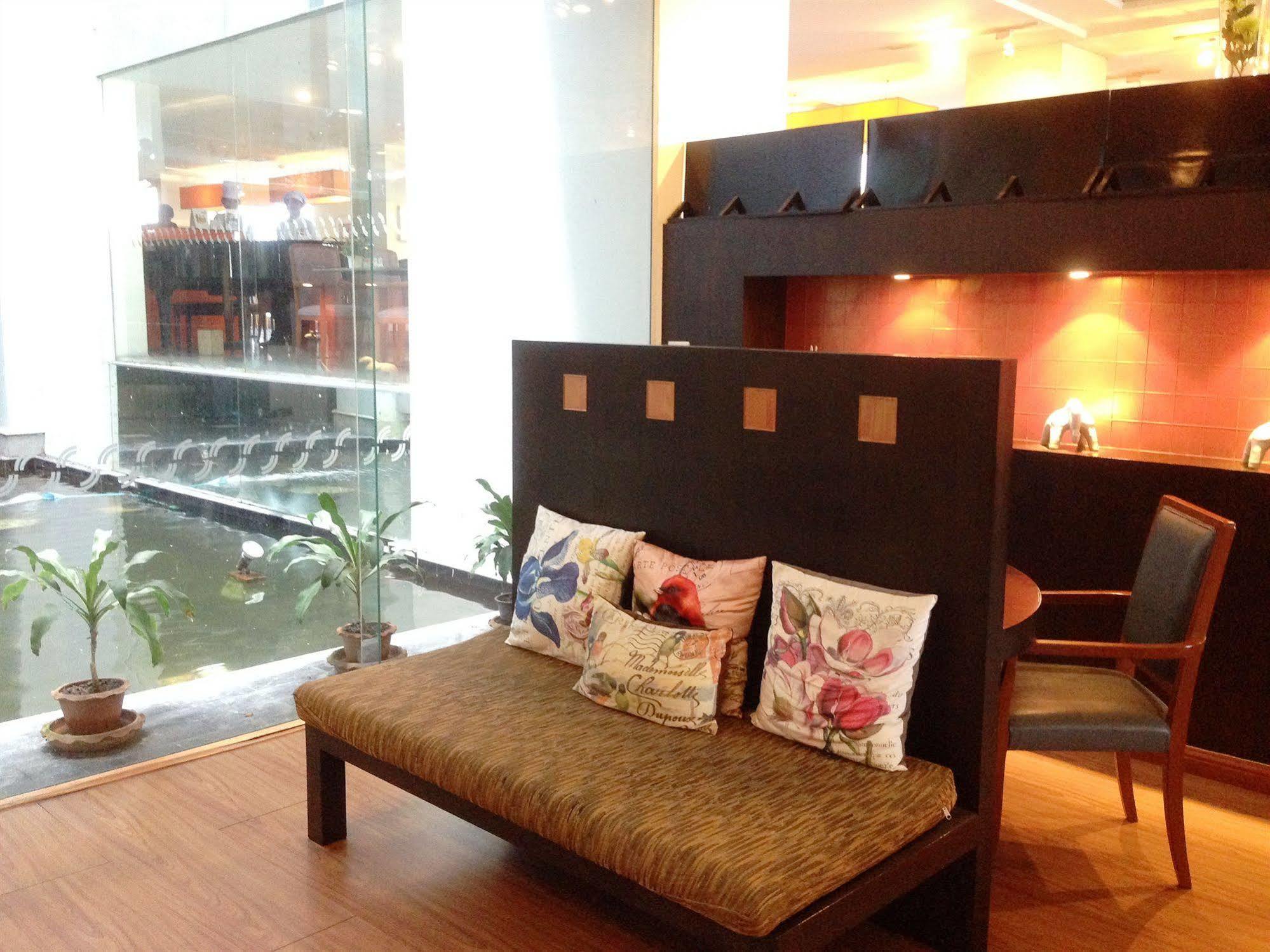 The City Hotel Sriracha By Bbh Japan Si Racha Luaran gambar