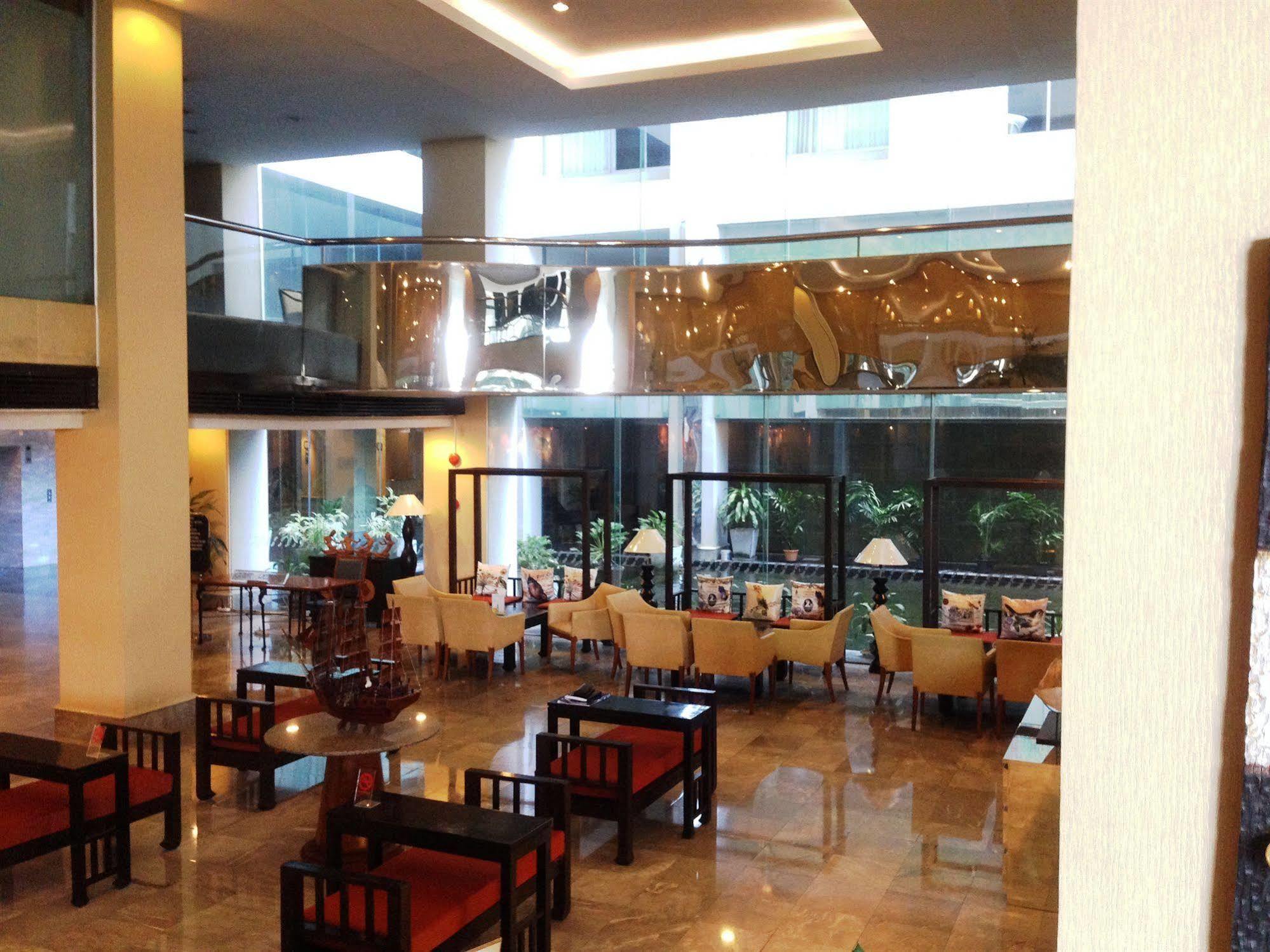 The City Hotel Sriracha By Bbh Japan Si Racha Luaran gambar